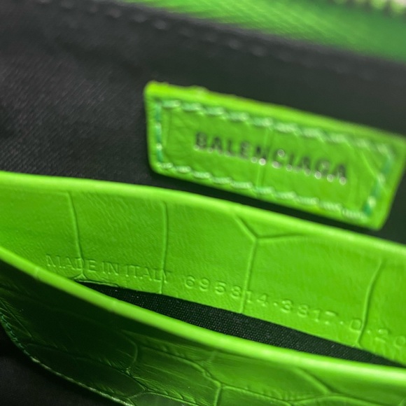 BALENCIAGA
Le Cagole Mini studded croc-effect leather shoulder bag - Picture 6 of 10